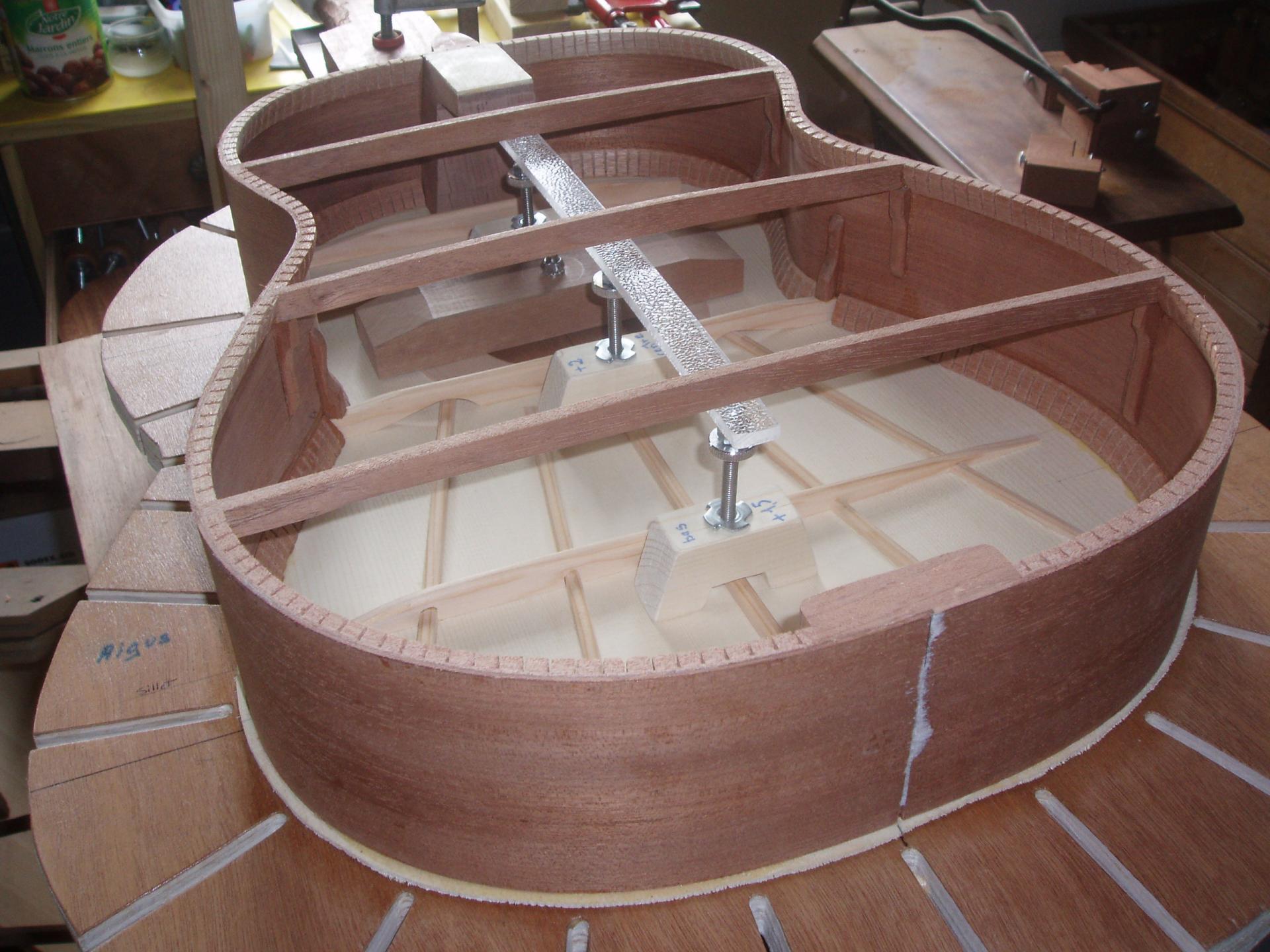 10 montage des verins de soutien du barrage